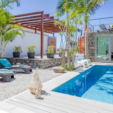 Villa Madeira Beach House - By Lovelystay *