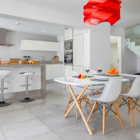 Villa Madeira Beach House - By Lovelystay *